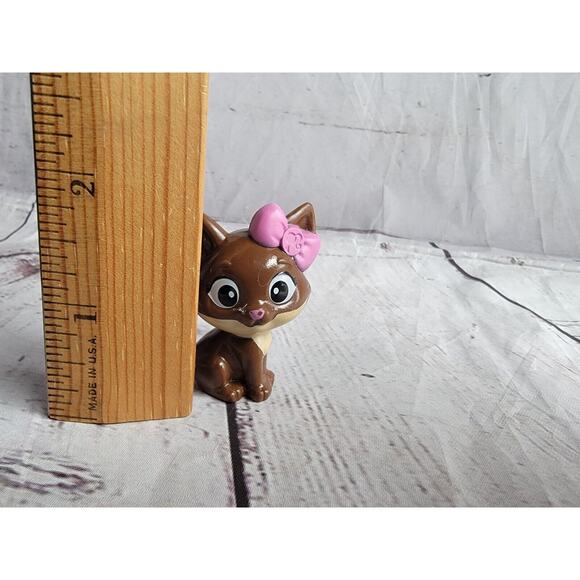 Mattel Barbie Mini Kitty Cat Kitten Figurine brown cat pink bow - Picture 3 of 4